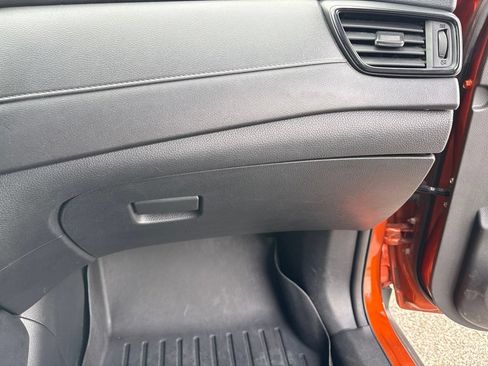 Used 2018 Nissan Rogue SV FWD image 19
