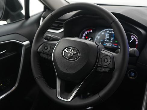 Used 2025 Toyota RAV4 XLE image 13