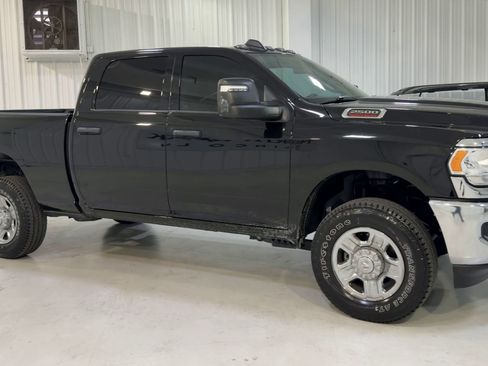 Used 2024 RAM 2500 Tradesman w/ Chrome Appearance Group image 3
