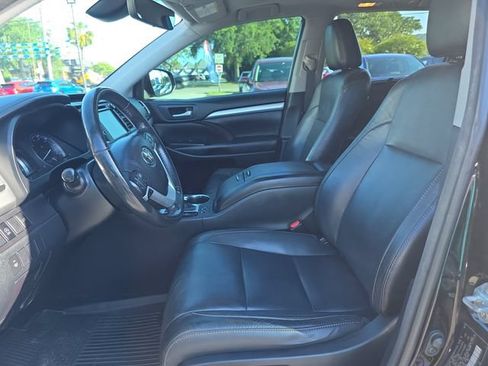 Used 2018 Toyota Highlander XLE FWD image 11