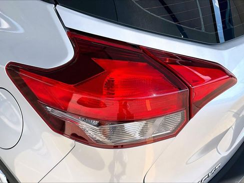 Used 2019 Nissan Kicks S FWD image 28