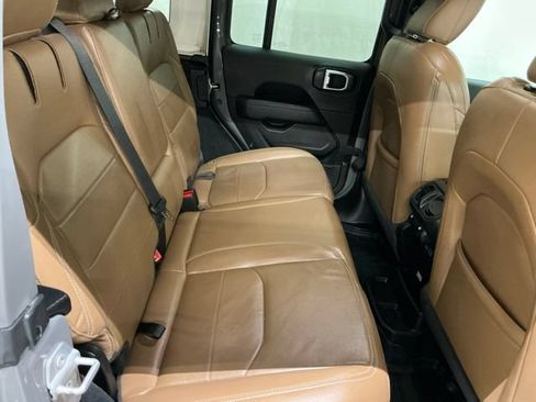 Used 2022 Jeep Wrangler Unlimited Sahara w/ Cold Weather Group AWD/4WD image 20