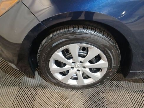Used 2022 Toyota Corolla LE image 18