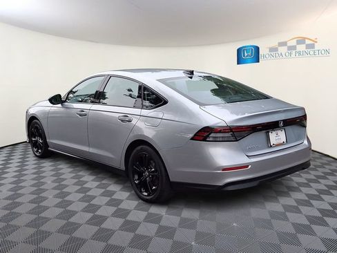 Certified 2025 Honda Accord SE image 4