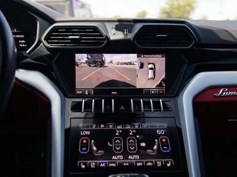 Used 2019 Lamborghini Urus AWD/4WD image 56