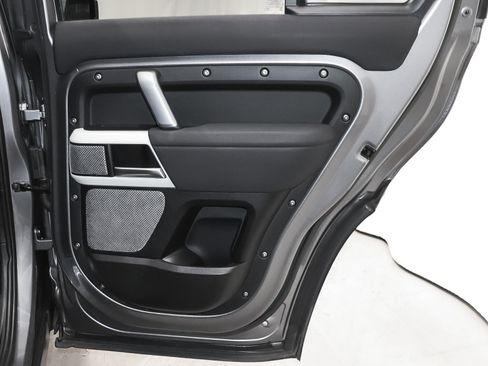 Used 2023 Land Rover Defender 130 X-Dynamic SE image 14