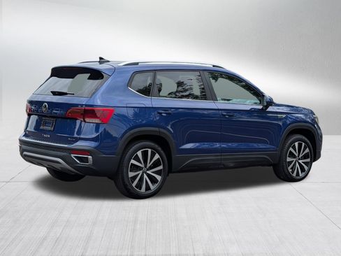 Certified 2023 Volkswagen Taos SE w/ Panoramic Sunroof Package AWD/4WD image 7