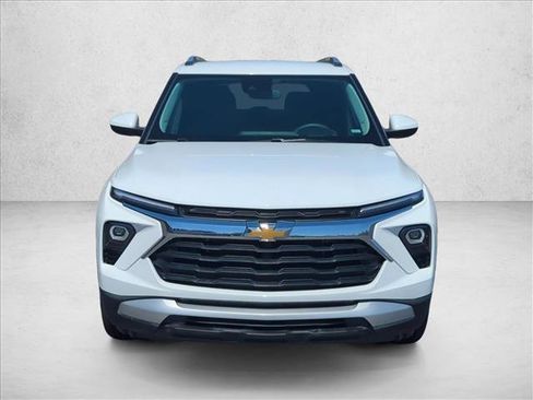 Used 2025 Chevrolet TrailBlazer LT FWD image 2