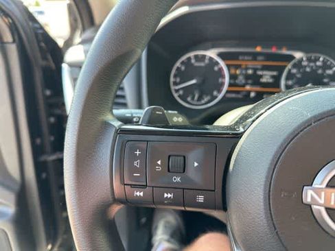Used 2023 Nissan Rogue SV image 11