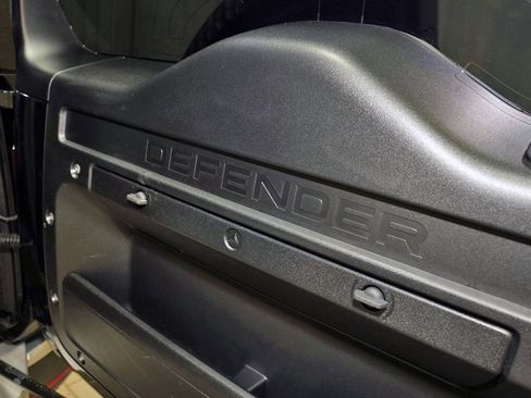 Used 2023 Land Rover Defender 130 SE image 7