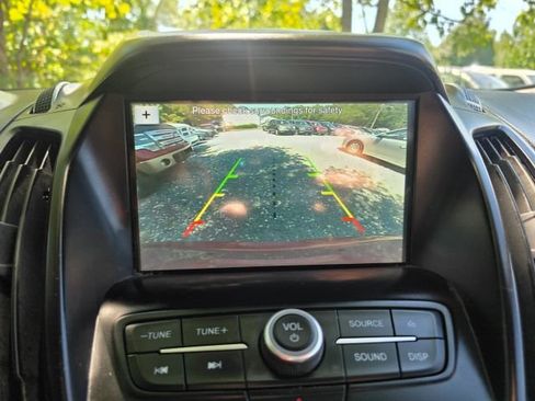 Used 2018 Ford Escape SE w/ SE Sync 3 Package AWD/4WD image 17