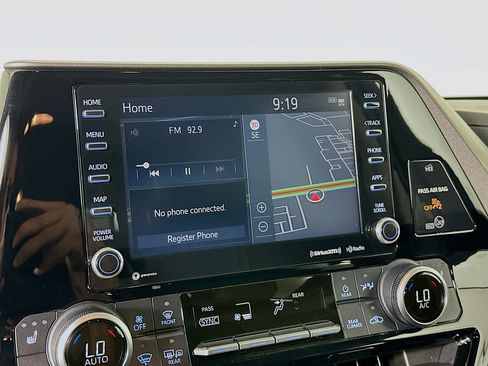 Used 2021 Toyota Highlander XLE image 21