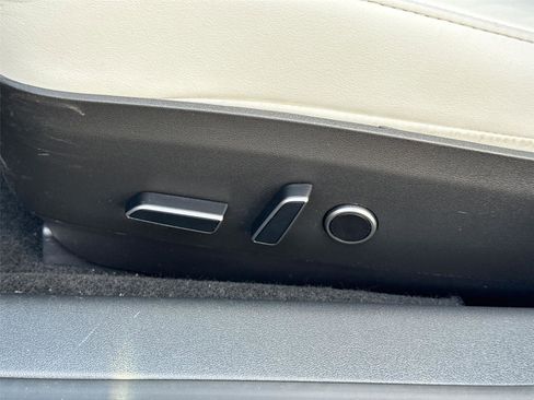 Used 2023 Tesla Model 3 Standard Range image 29