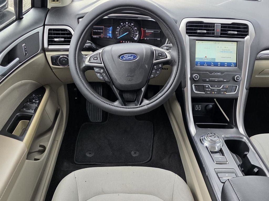 Used 2020 Ford Fusion SE FWD image 10