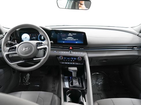 Used 2025 Hyundai Elantra SEL FWD image 14