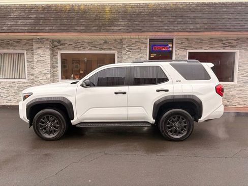 Used 2025 Toyota 4Runner SR5 AWD/4WD image 8