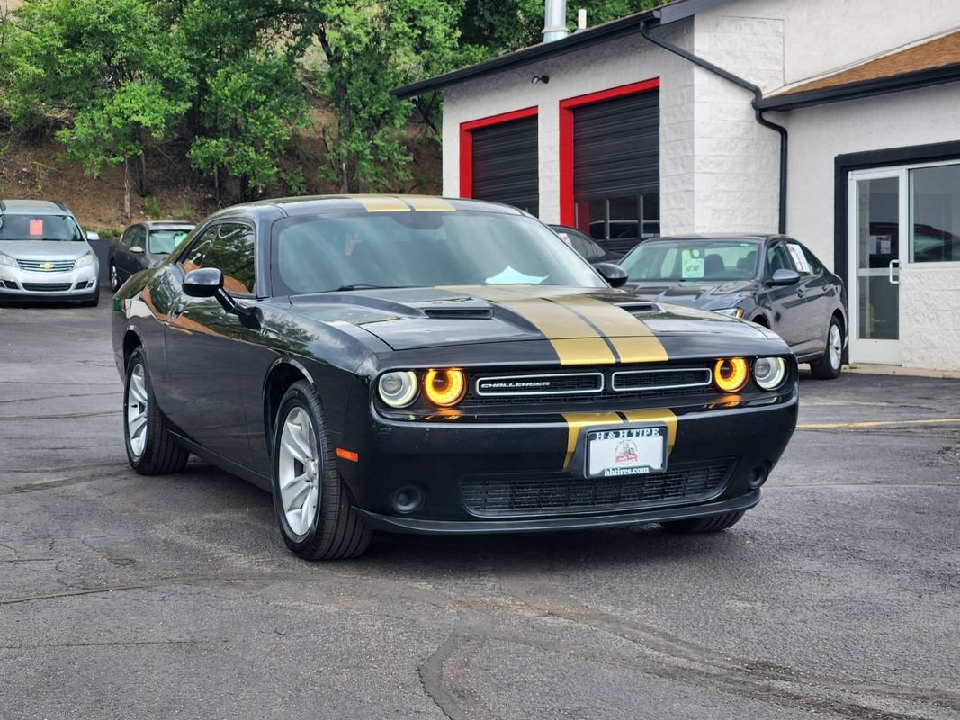Used 2017 Dodge Challenger SXT w/ Cold Weather Group RWD image 5