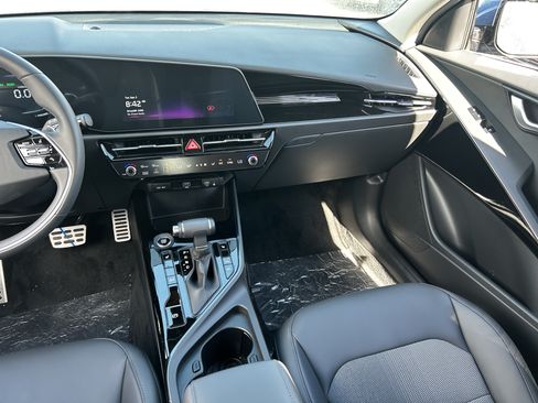 Used 2025 Kia Niro EX Touring FWD image 13