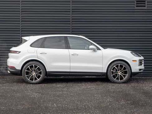 Used 2026 Porsche Cayenne AWD/4WD image 9