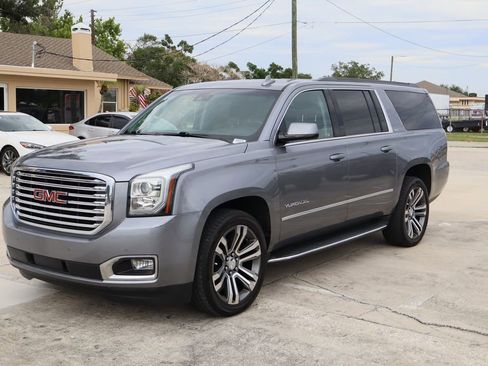 Used 2018 GMC Yukon XL SLT w/ Premium Edition RWD image 5