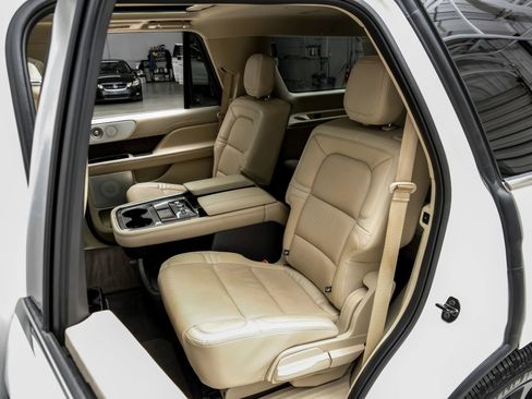 Used 2021 Lincoln Navigator Reserve image 38