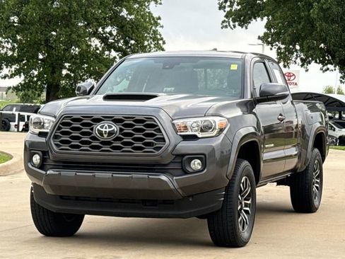 Used 2022 Toyota Tacoma TRD Sport w/ TRD Premium Sport Package AWD/4WD image 3