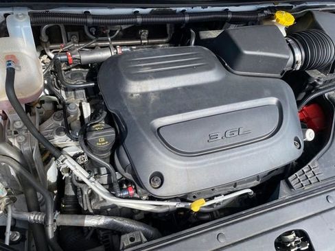 Used 2024 Chrysler Pacifica Touring-L image 21