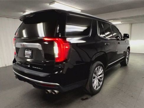 Used 2021 GMC Yukon Denali w/ Denali Premium Package image 8
