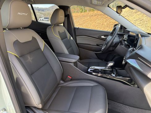 Used 2025 Chevrolet Trax ACTIV w/ Driver Confidence Package image 19