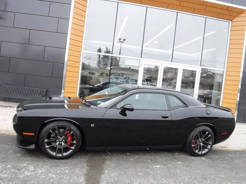 Used 2022 Dodge Challenger R/T Scat Pack w/ Shaker Package image 2