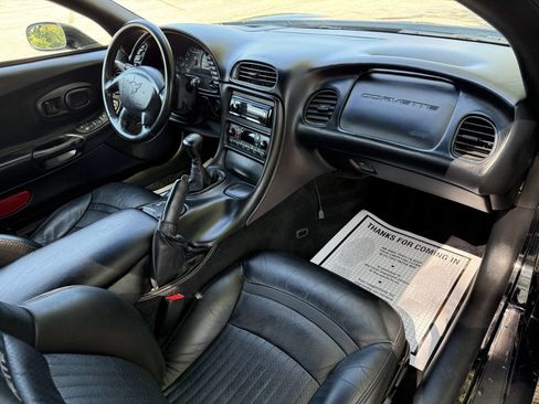 Used 2002 Chevrolet Corvette Convertible w/ Preferred Equipment Group2 image 31