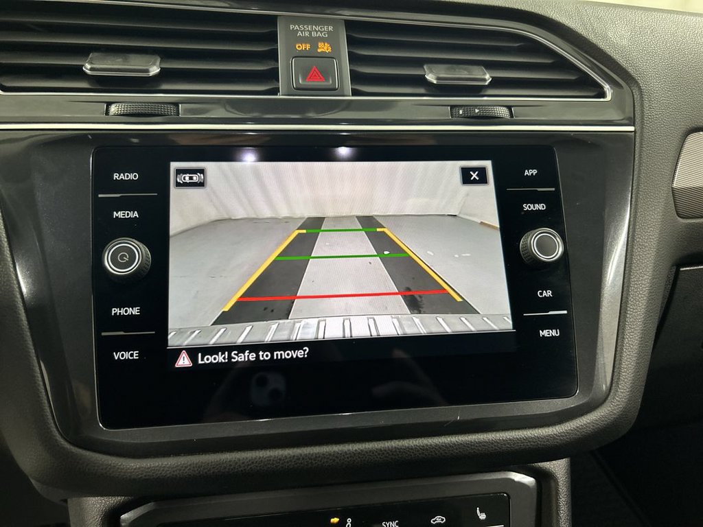 Used 2022 Volkswagen Tiguan SE w/ Panoramic Sunroof Package AWD/4WD image 15