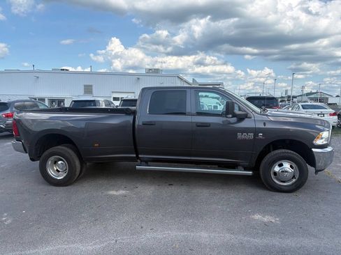 Used 2018 RAM 3500 Tradesman w/ Chrome Appearance Group AWD/4WD image 4