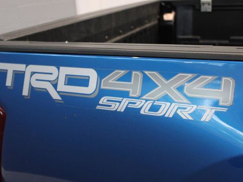 Used 2016 Toyota Tacoma SR5 AWD/4WD image 9