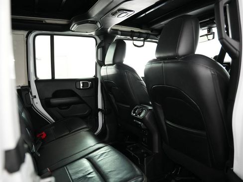 Used 2018 Jeep Wrangler Unlimited Sahara image 38