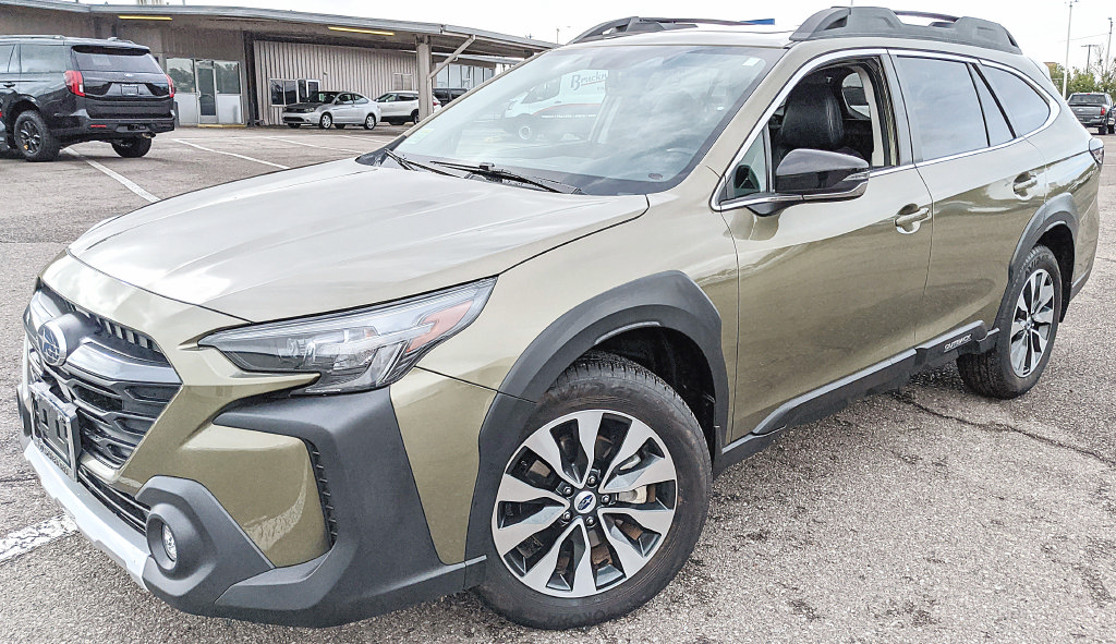 Used 2025 Subaru Outback Limited AWD/4WD image 6