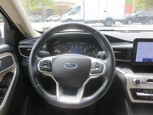Used 2020 Ford Explorer XLT w/ Equipment Group 202A AWD/4WD image 15
