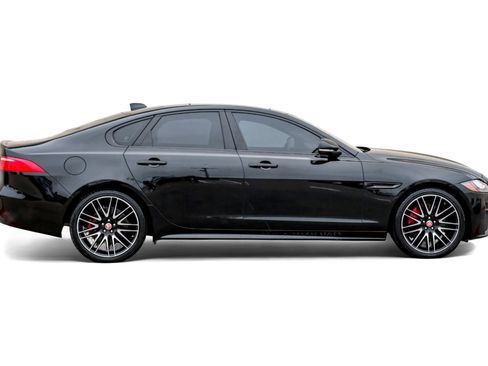 Used 2017 Jaguar XF S image 7