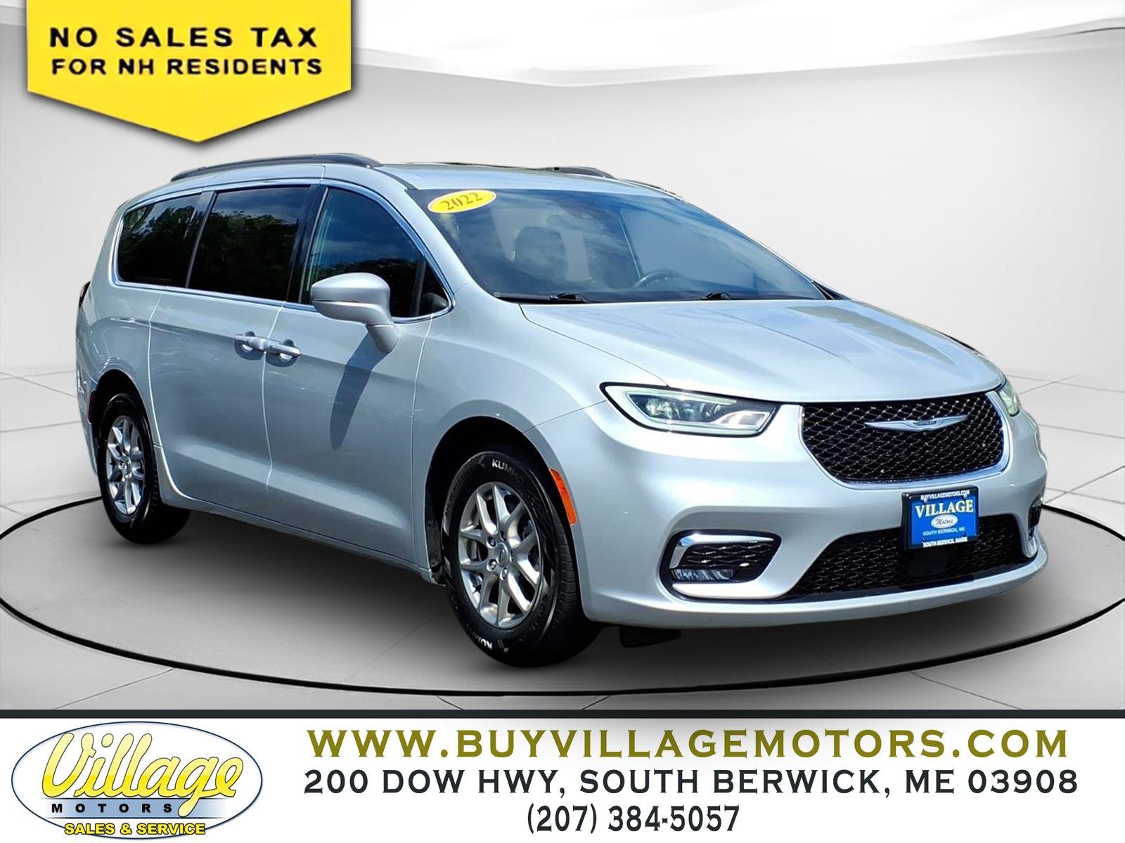 Used 2022 Chrysler Pacifica Touring FWD image 1