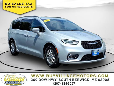Used 2022 Chrysler Pacifica Touring FWD image 1