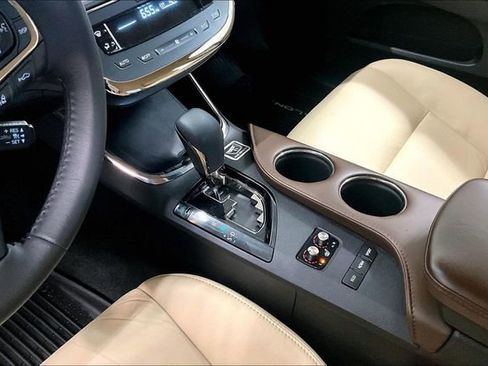 Used 2017 Toyota Avalon XLE w/ All Weather Liner Package FWD image 18