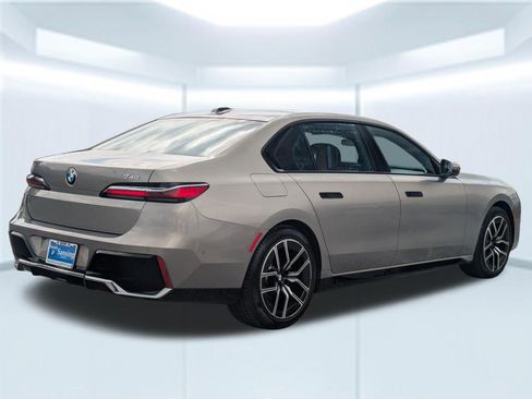 Used 2023 BMW 740i RWD image 5