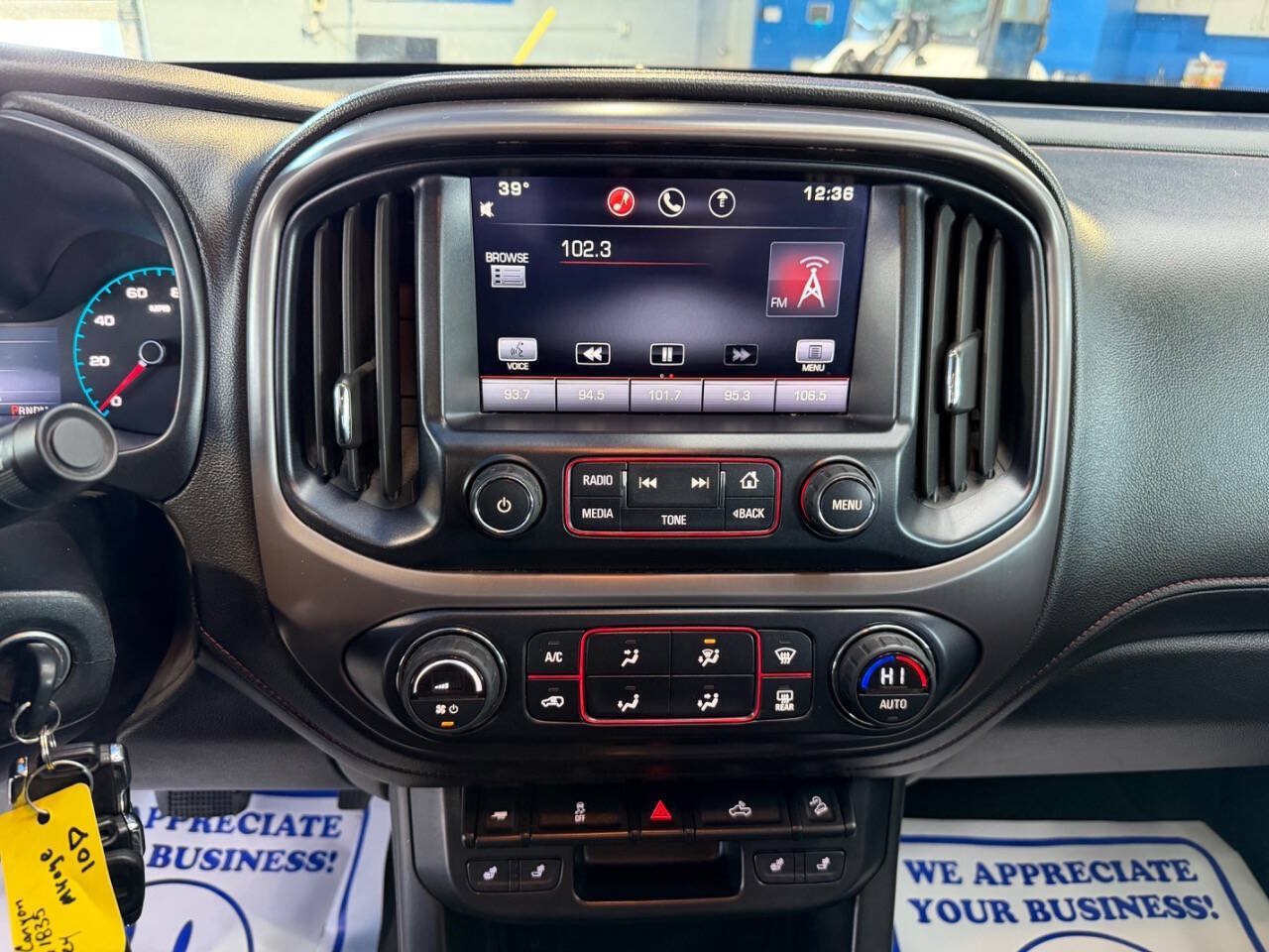 Used 2015 GMC Canyon SLE AWD/4WD image 27