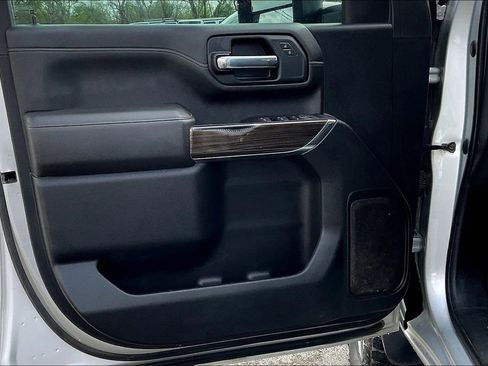 Used 2022 Chevrolet Silverado 2500 LT w/ Texas Edition image 17