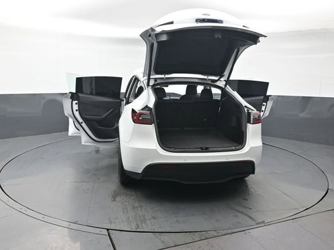 Used 2021 Tesla Model Y Long Range image 48