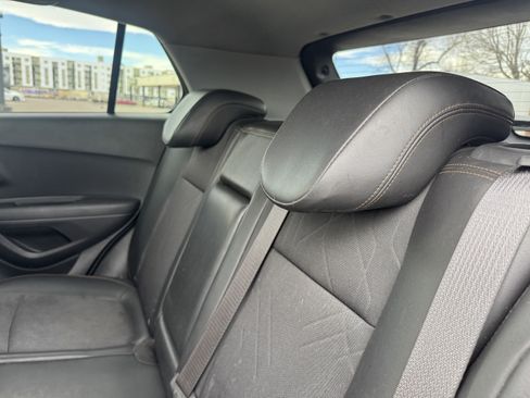 Used 2018 Chevrolet Trax LT w/ LT Convenience Package image 15