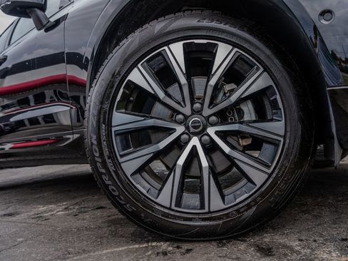 Used 2025 Volvo XC60 B5 Plus AWD/4WD image 29