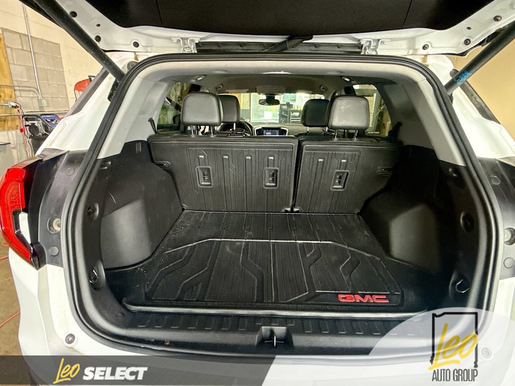 Used 2024 GMC Terrain SLT w/ LPO, Floor Liner Package AWD/4WD image 28