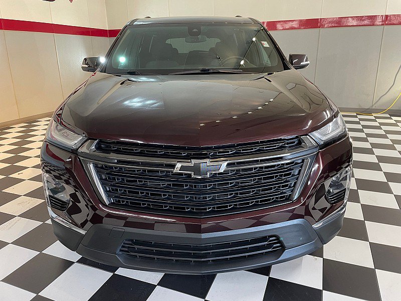 Used 2023 Chevrolet Traverse LT FWD image 2