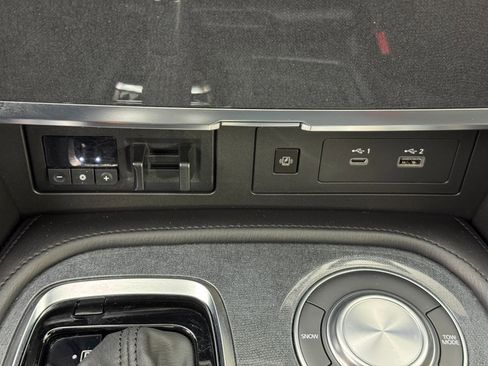 Used 2023 Nissan Armada SL w/ Midnight Edition Package image 31